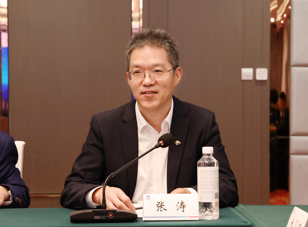 董事长照片.jpg